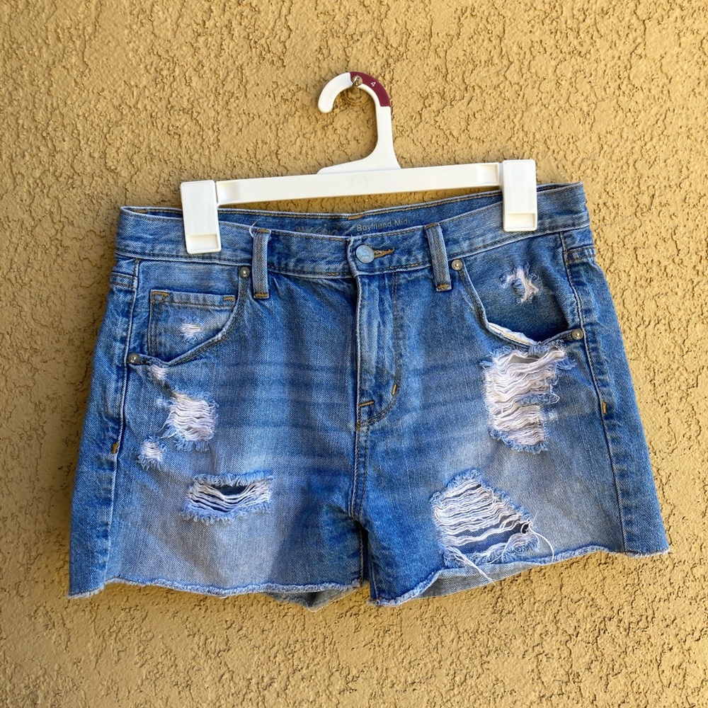 Distressed denim shorts!